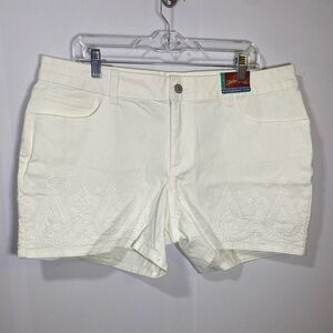 NWT - FADED GLORY Short white SZ 18